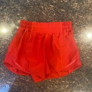 Lululemon Hotty Hot low rise 4 inch shorts